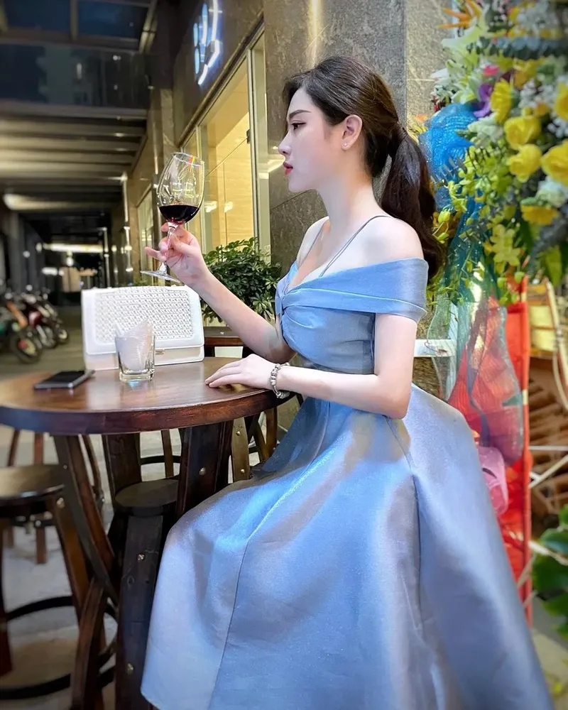 Vẻ đẹp hoàn hảo của cô gái trong ảnh 4K Vẻ đẹp hoàn hảo của cô gái trong ảnh 4K