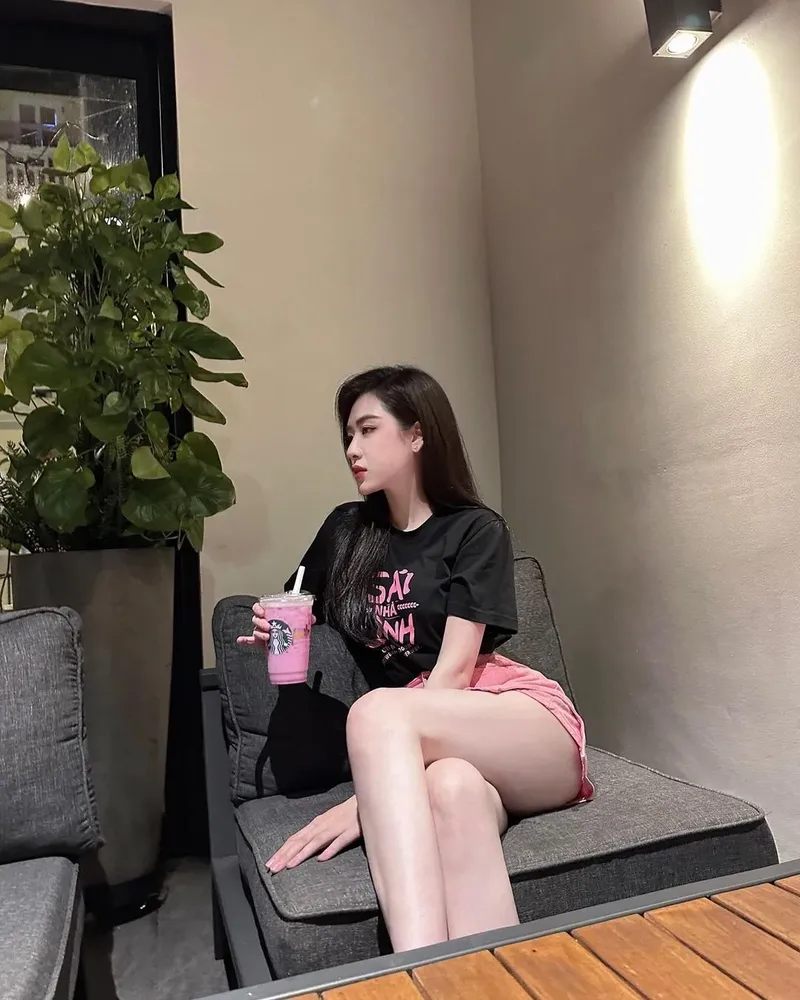Gương mặt tươi sáng trong ảnh gái 4K chất lượng cao Gương mặt tươi sáng trong ảnh gái 4K chất lượng cao