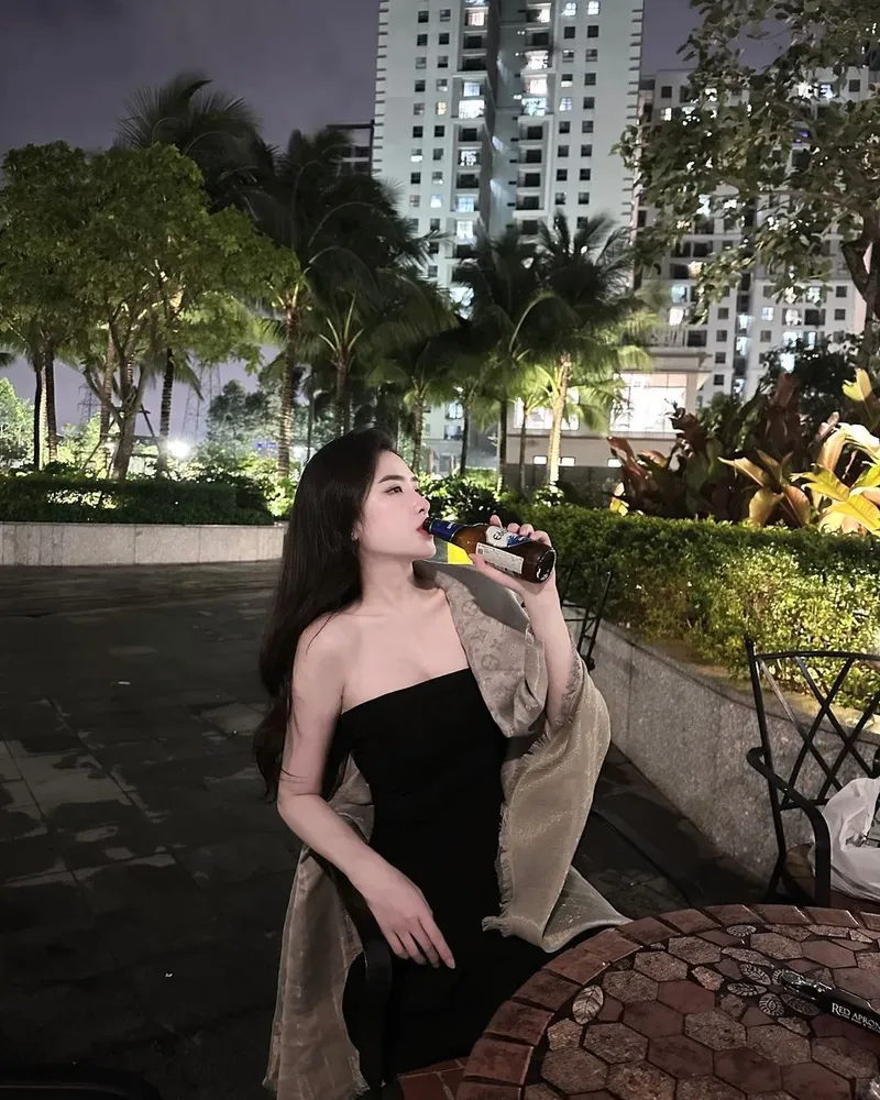 Ảnh gái 4K sắc nét từng chi tiết nhỏ Ảnh gái 4K sắc nét từng chi tiết nhỏ