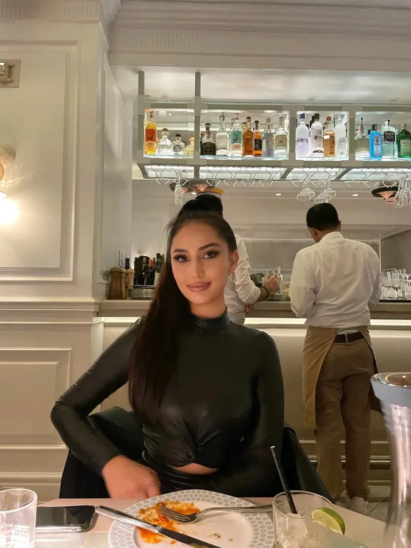 Nét đẹp mộc mạc nhưng đầy quyến rũ của gái Ả Rập Nét đẹp mộc mạc nhưng đầy quyến rũ của gái Ả Rập