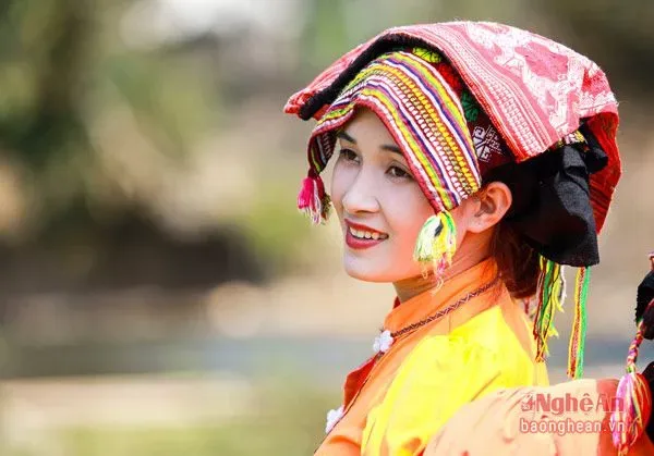 Tinh hoa văn hóa trong từng chi tiết ảnh gái dân tộc Tinh hoa văn hóa trong từng chi tiết ảnh gái dân tộc