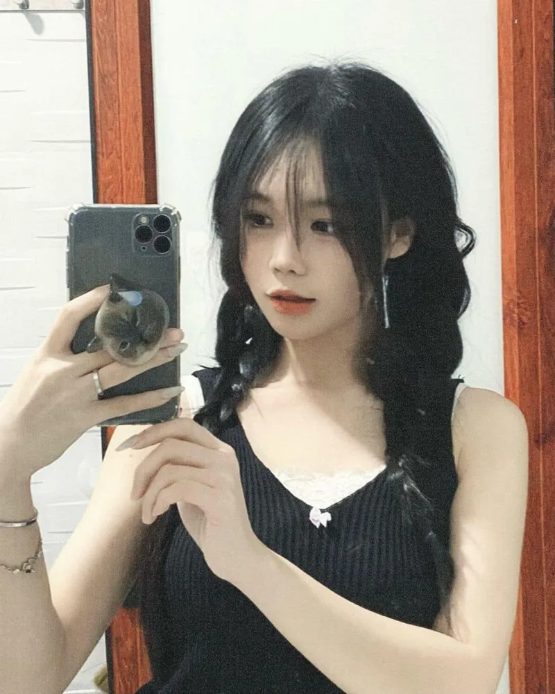 Ảnh gái đẹp chụp trước gương, khoe làn da mịn màng tự nhiên Ảnh gái đẹp chụp trước gương, khoe làn da mịn màng tự nhiên