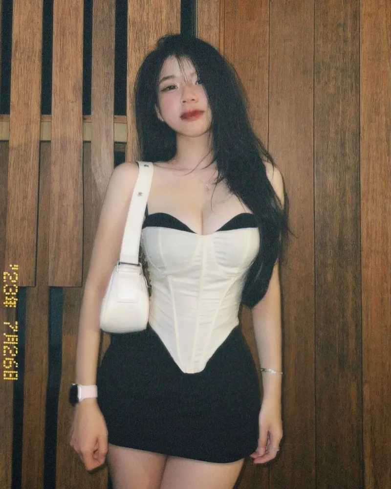 Gái gơn tự tin với trang phục đường phố Gái gơn tự tin với trang phục đường phố