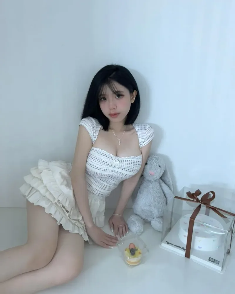 Nét đẹp mộc mạc mà cuốn hút của gái gơn phố Nét đẹp mộc mạc mà cuốn hút của gái gơn phố
