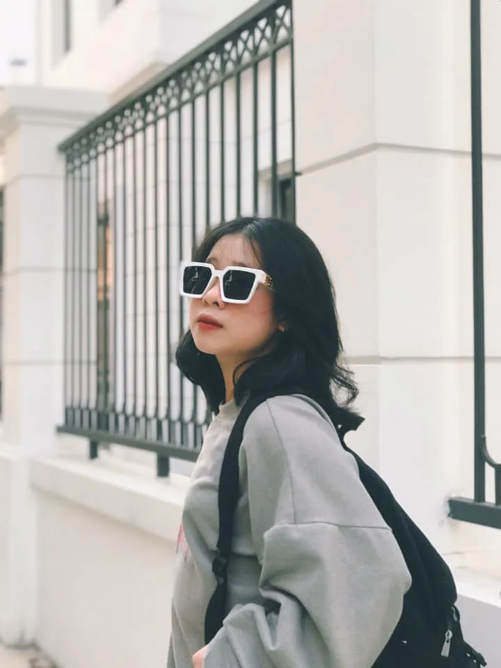 Gái mạng đẹp tỏa sáng trong bộ váy trắng tinh khôi Gái mạng đẹp tỏa sáng trong bộ váy trắng tinh khôi