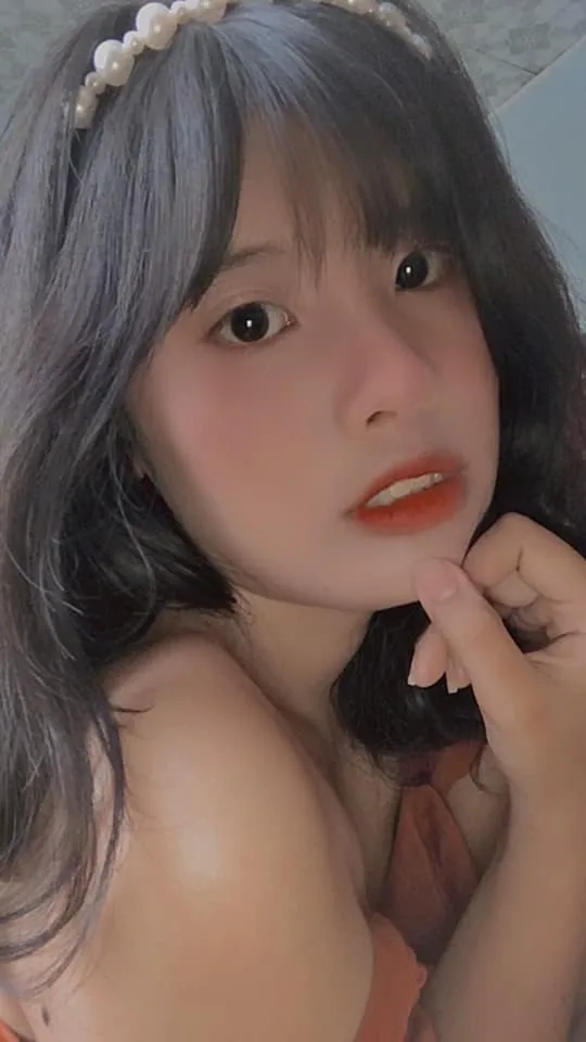 Gái mạng đẹp khoe vẻ đẹp trẻ trung và năng động Gái mạng đẹp khoe vẻ đẹp trẻ trung và năng động