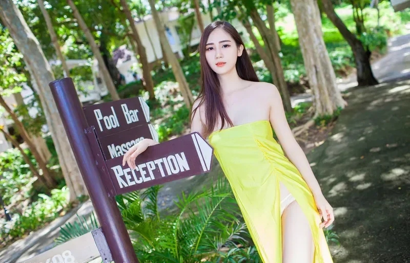 Gái mạng đẹp duyên dáng trong trang phục truyền thống Gái mạng đẹp duyên dáng trong trang phục truyền thống