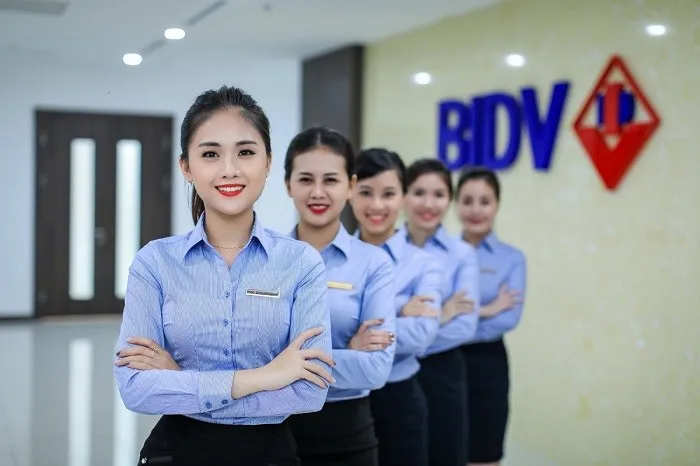 Vẻ ngoài chỉnh chu và thanh lịch của gái ngân hàng Vẻ ngoài chỉnh chu và thanh lịch của gái ngân hàng