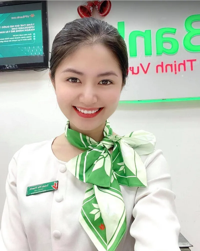 Nhân viên ngân hàng tỏa sáng trong bộ vest công sở Nhân viên ngân hàng tỏa sáng trong bộ vest công sở