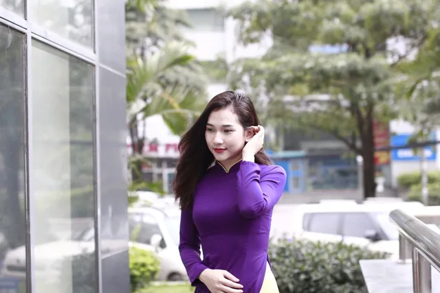 Nét thanh lịch của gái ngân hàng trong bộ đồ công sở Nét thanh lịch của gái ngân hàng trong bộ đồ công sở