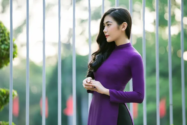 Thần thái cuốn hút của gái ngân hàng trong ánh sáng tự nhiên Thần thái cuốn hút của gái ngân hàng trong ánh sáng tự nhiên