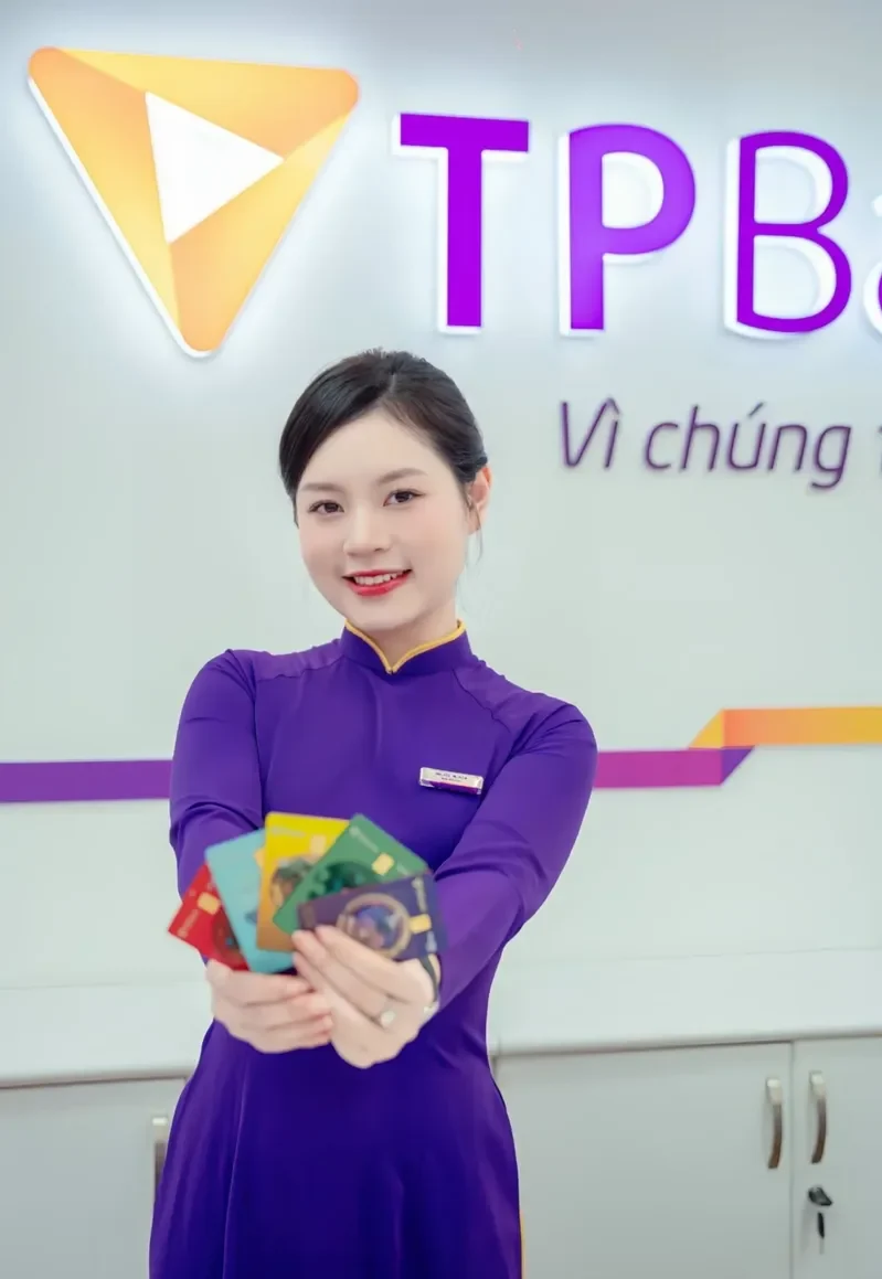 Hình ảnh cô gái ngân hàng với phong cách hiện đại và tinh tế Hình ảnh cô gái ngân hàng với phong cách hiện đại và tinh tế
