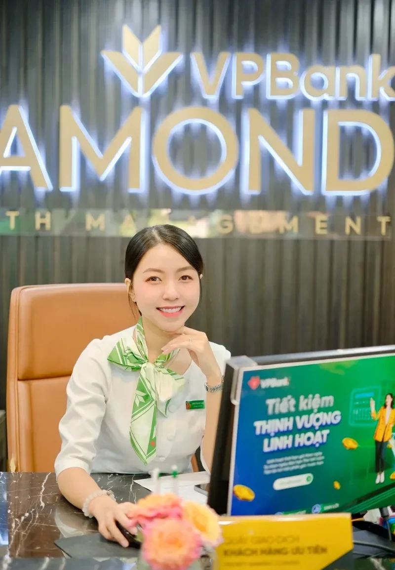 Tạo dáng hoàn hảo của gái ngân hàng trong môi trường chuyên nghiệp Tạo dáng hoàn hảo của gái ngân hàng trong môi trường chuyên nghiệp