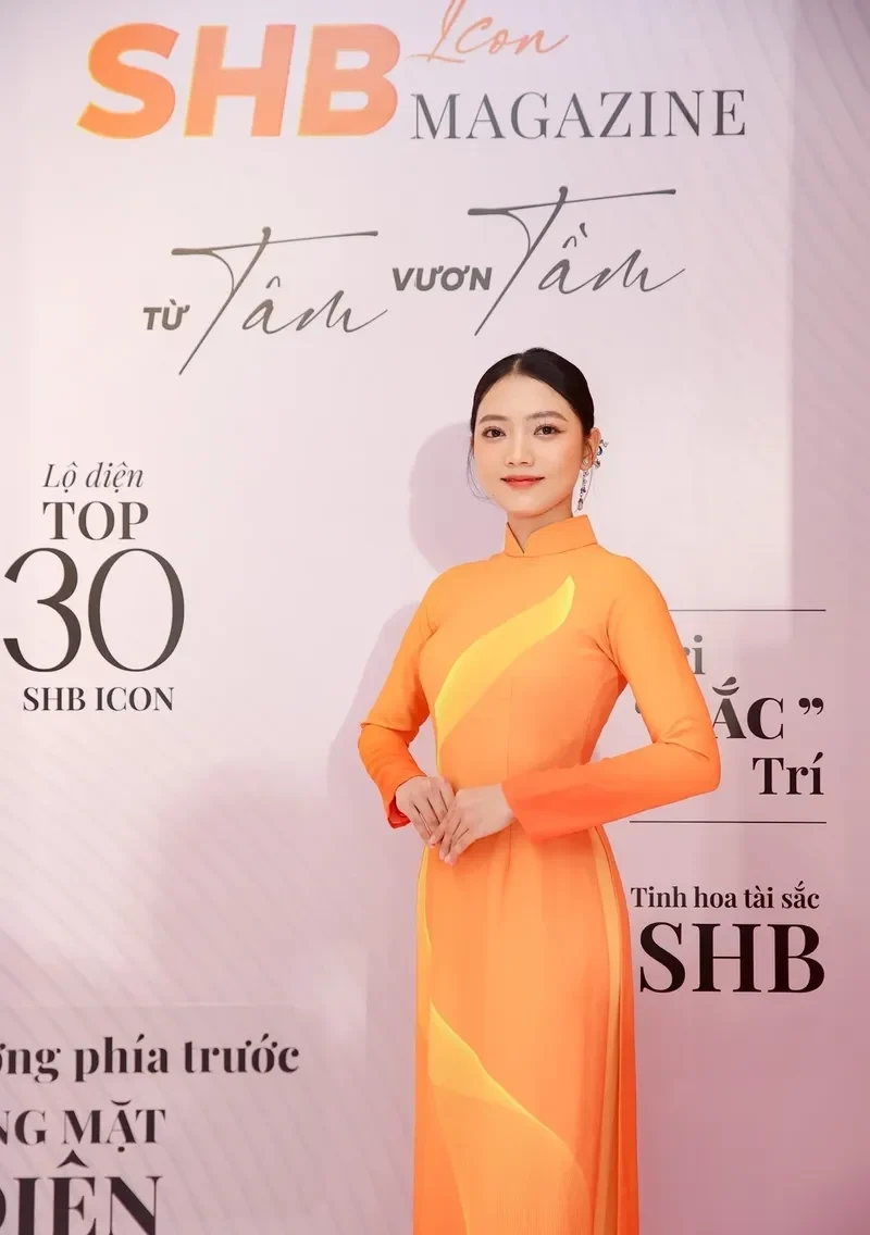 Nét duyên dáng của gái ngân hàng trong không gian văn phòng sang trọng Nét duyên dáng của gái ngân hàng trong không gian văn phòng sang trọng