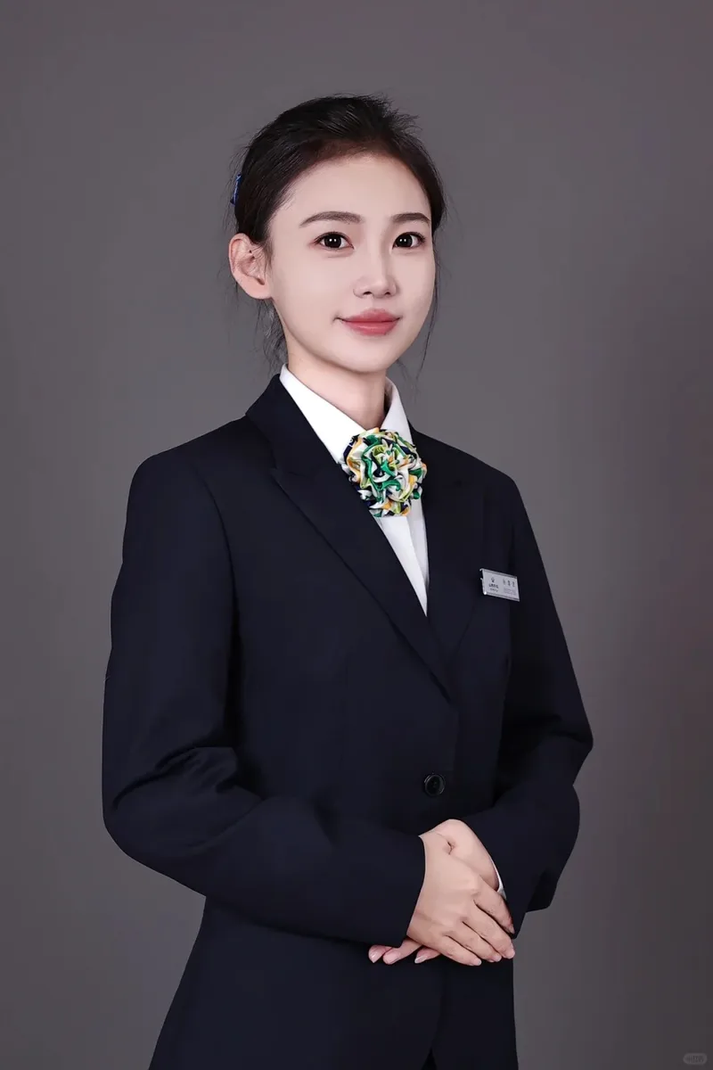 Thần thái cuốn hút của gái ngân hàng trong không gian làm việc Thần thái cuốn hút của gái ngân hàng trong không gian làm việc