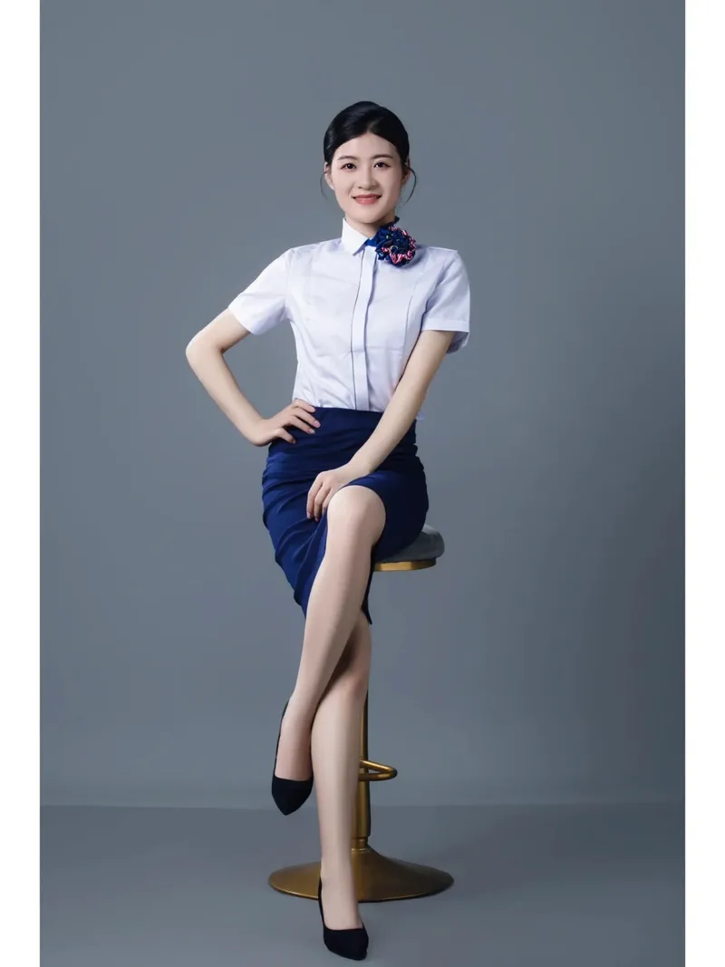 Hình ảnh cô gái ngân hàng với phong thái tự tin Hình ảnh cô gái ngân hàng với phong thái tự tin