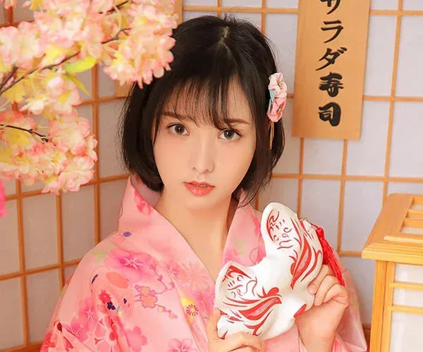 Cô gái Nhật Bản dịu dàng bên hoa anh đào nở rộ Cô gái Nhật Bản dịu dàng bên hoa anh đào nở rộ