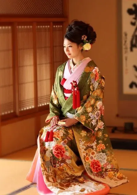Gái Nhật Bản trong bộ kimono thướt tha Gái Nhật Bản trong bộ kimono thướt tha