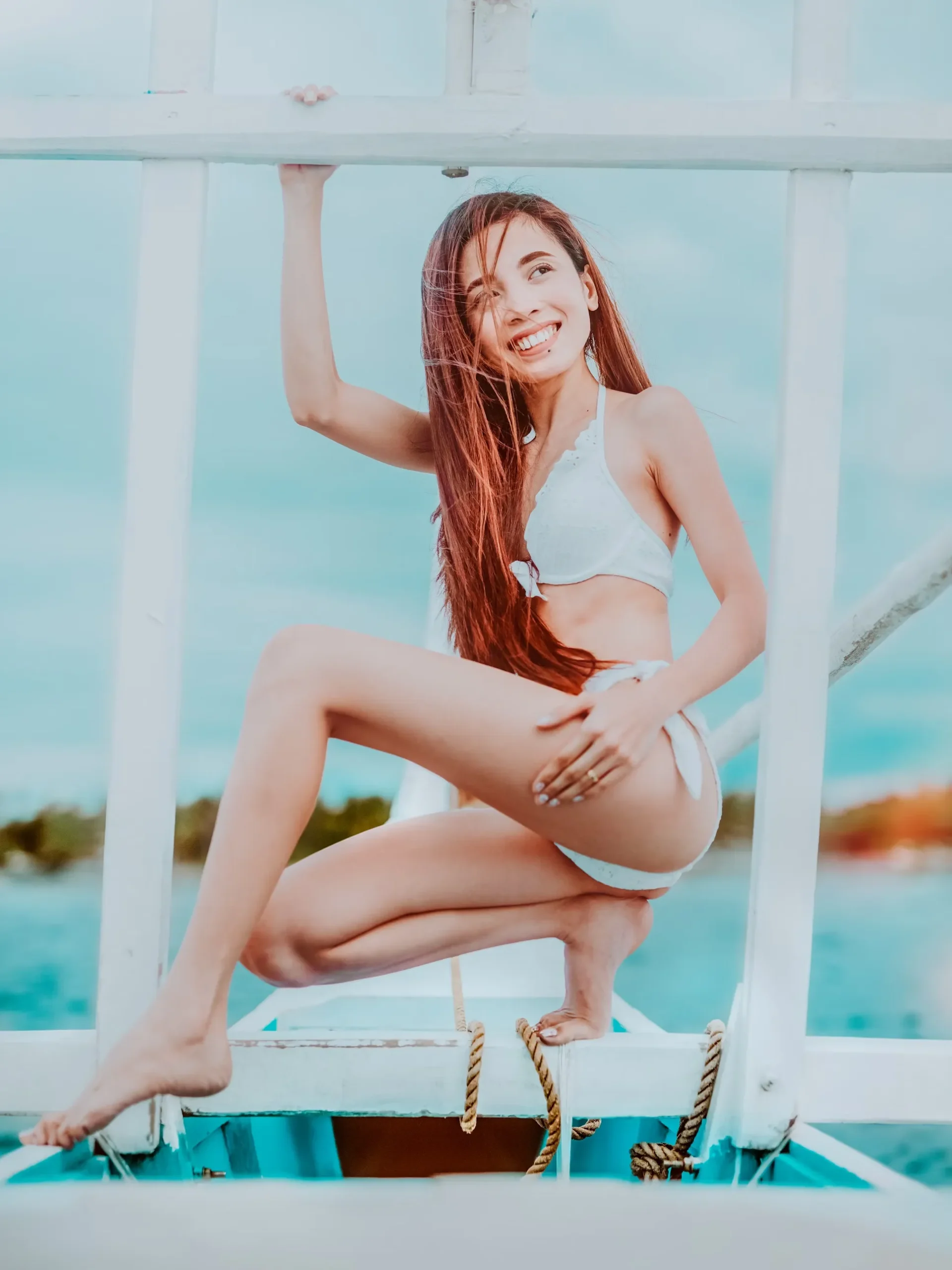 Gái Philippines tạo dáng chụp ảnh với khung cảnh hoàng hôn lãng mạn Gái Philippines tạo dáng chụp ảnh với khung cảnh hoàng hôn lãng mạn