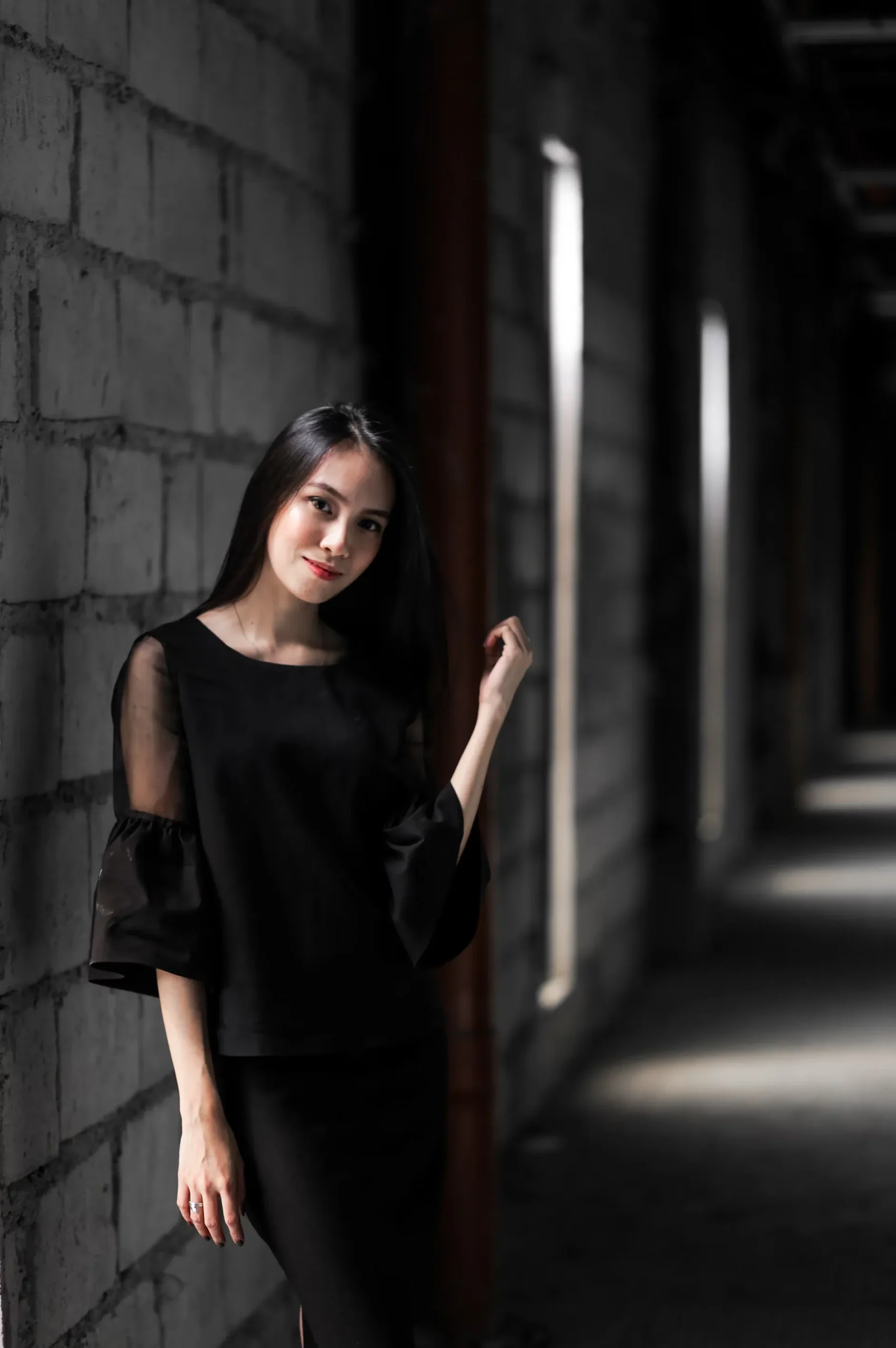 Gái Philippines bên bờ hồ trong lành, tạo dáng tự nhiên đầy quyến rũ Gái Philippines bên bờ hồ trong lành, tạo dáng tự nhiên đầy quyến rũ