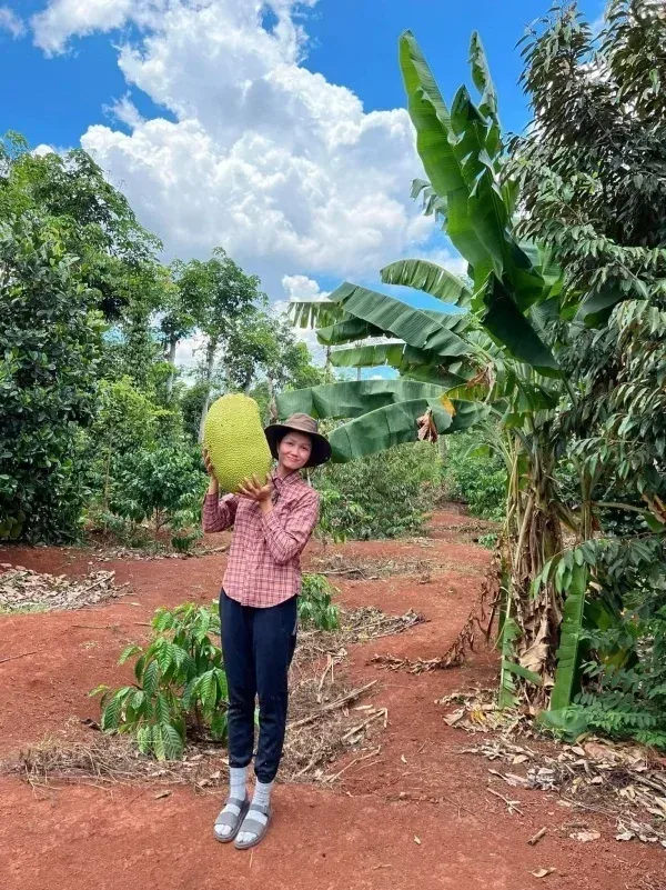Nét đẹp trong sáng của thiếu nữ làng quê Việt Nam Nét đẹp trong sáng của thiếu nữ làng quê Việt Nam