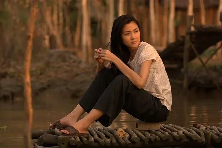 Hình ảnh cô gái quê giản dị cùng gánh hàng quê Hình ảnh cô gái quê giản dị cùng gánh hàng quê