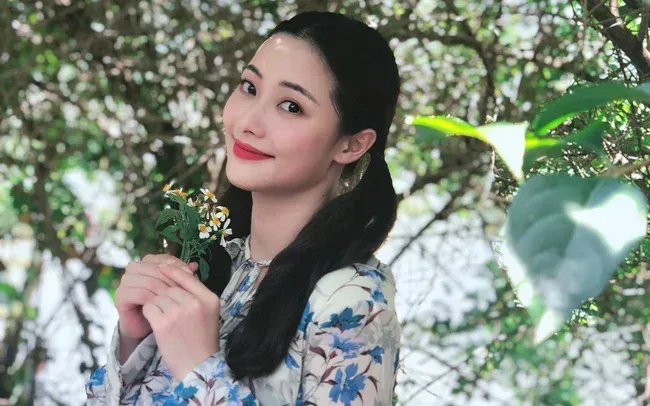 Nét đẹp thuần khiết của cô gái quê trong ánh nắng ban mai Nét đẹp thuần khiết của cô gái quê trong ánh nắng ban mai