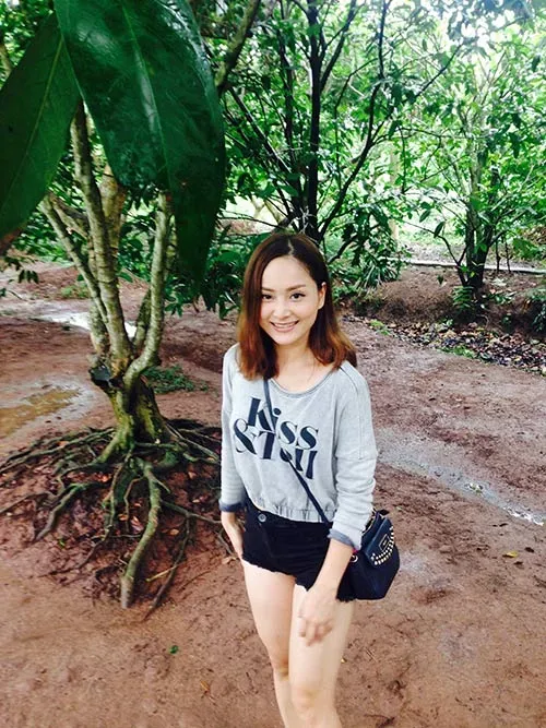 Vẻ đẹp tự nhiên của cô gái quê giữa làn gió quê thanh mát Vẻ đẹp tự nhiên của cô gái quê giữa làn gió quê thanh mát
