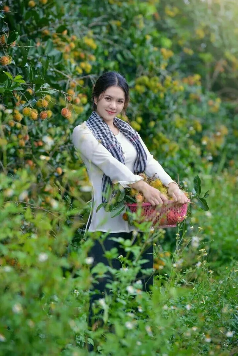 Bức ảnh cô gái quê nhẹ nhàng với áo bà ba thướt tha Bức ảnh cô gái quê nhẹ nhàng với áo bà ba thướt tha