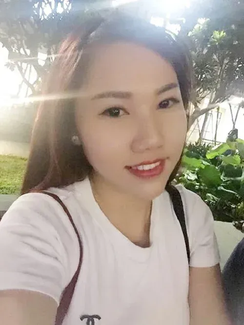 Nét đẹp dung dị của thiếu nữ làng quê trong ánh chiều tà Nét đẹp dung dị của thiếu nữ làng quê trong ánh chiều tà