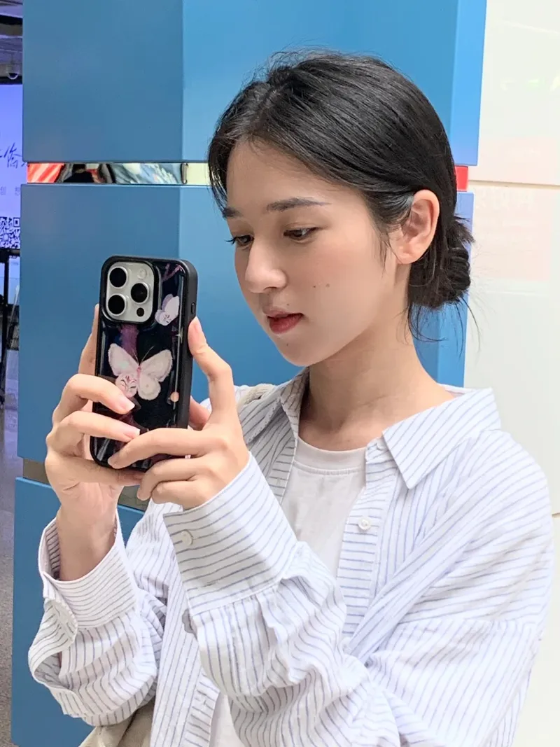 Tinh thần tự do qua ánh mắt gái trung ngầu Tinh thần tự do qua ánh mắt gái trung ngầu