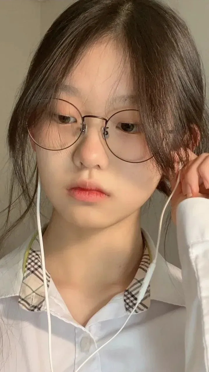 Gương mặt bầu bĩnh, nụ cười duyên, ảnh gái Trung cute Gương mặt bầu bĩnh, nụ cười duyên, ảnh gái Trung cute