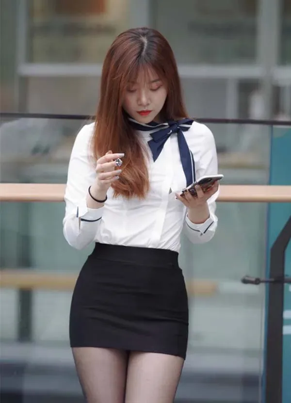 Phong cách thanh lịch của các cô gái văn phòng tại nơi làm việc Phong cách thanh lịch của các cô gái văn phòng tại nơi làm việc