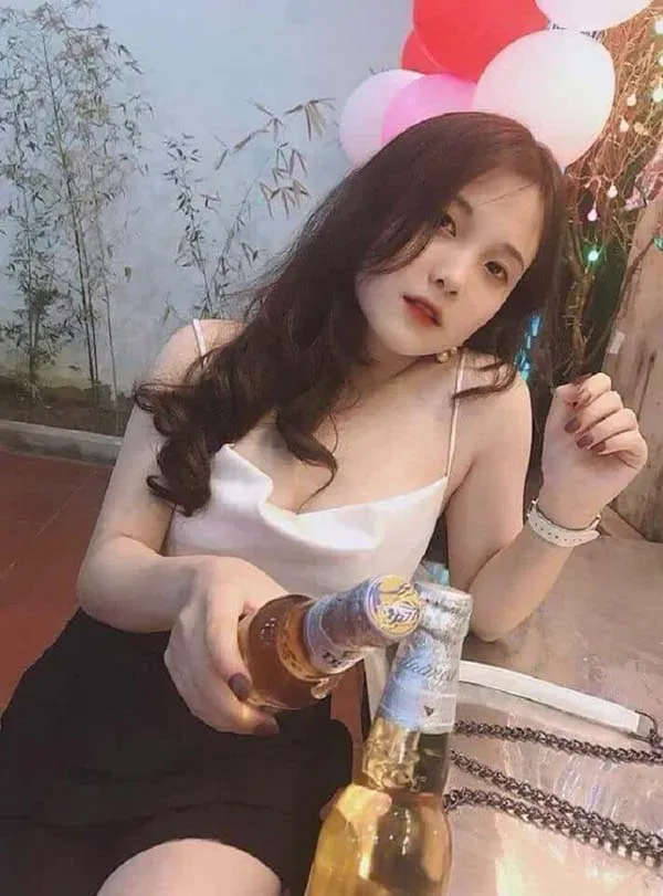 Một ngày công sở điển hình của gái văn phòng trẻ trung Một ngày công sở điển hình của gái văn phòng trẻ trung
