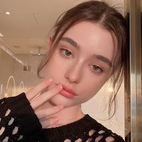 Hình ảnh gái xinh châu Âu chuẩn phong cách quý cô Hình ảnh gái xinh châu Âu chuẩn phong cách quý cô