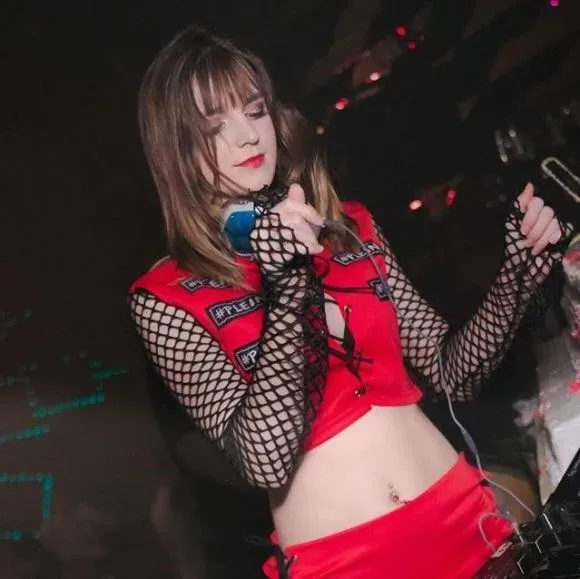 Gái xinh châu Âu với vẻ đẹp rực rỡ và ấn tượng Gái xinh châu Âu với vẻ đẹp rực rỡ và ấn tượng