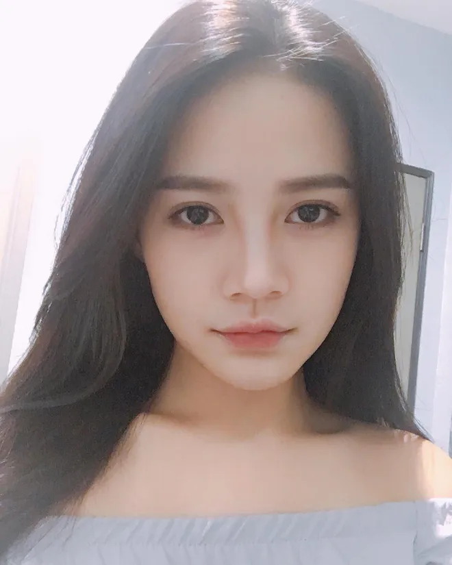 Ảnh gái xinh U30 cuốn hút với phong cách thanh lịch Ảnh gái xinh U30 cuốn hút với phong cách thanh lịch