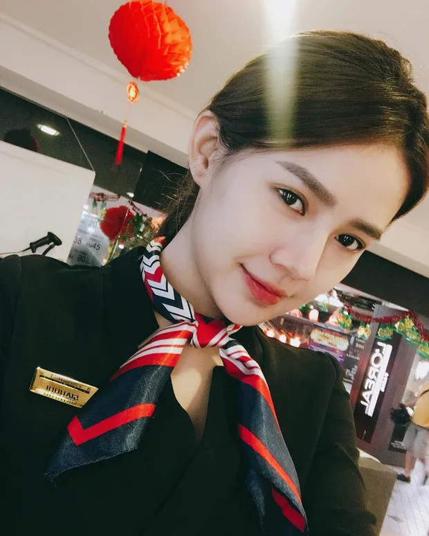 Gái xinh U30 nhẹ nhàng với phong cách trang điểm nhẹ Gái xinh U30 nhẹ nhàng với phong cách trang điểm nhẹ