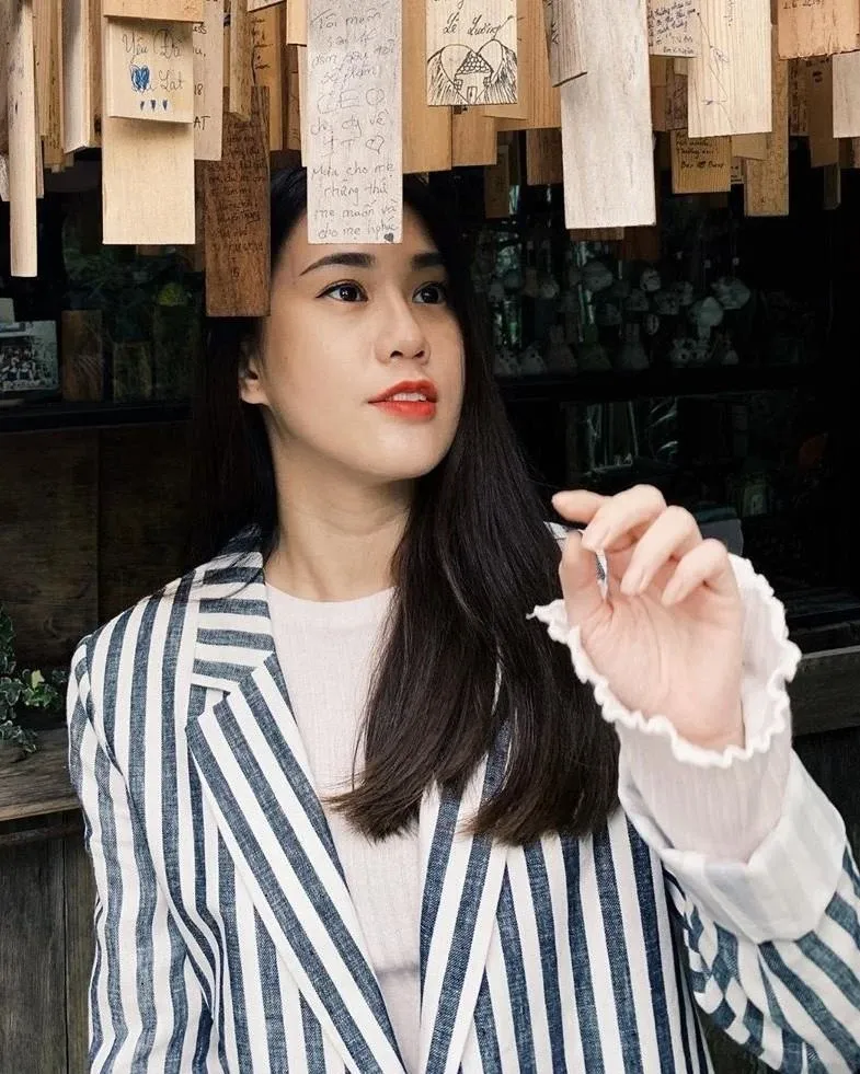 Gái xinh U30 nổi bật với phong cách thời trang công sở Gái xinh U30 nổi bật với phong cách thời trang công sở
