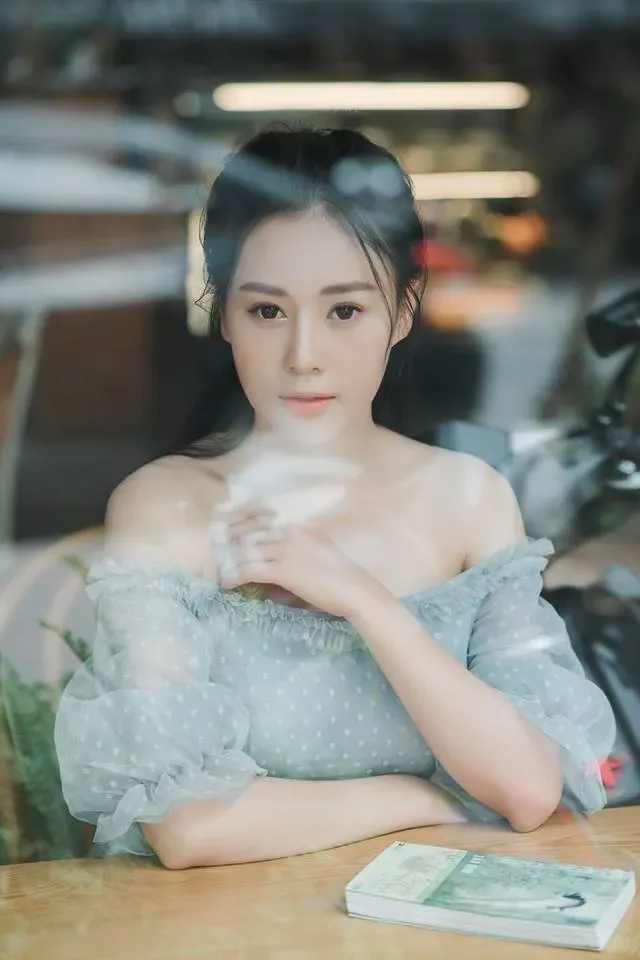 Gái xinh U30 khoe vẻ đẹp trẻ trung qua từng góc ảnh Gái xinh U30 khoe vẻ đẹp trẻ trung qua từng góc ảnh