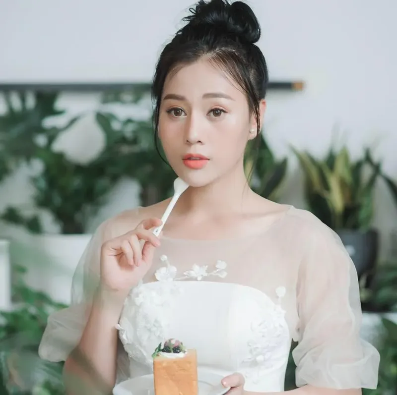 Gái xinh U30 nổi bật trong khung cảnh mùa thu vàng Gái xinh U30 nổi bật trong khung cảnh mùa thu vàng