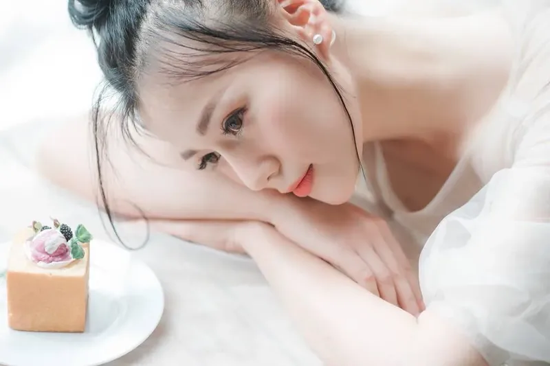 Gái xinh U30 chụp ảnh bên hồ nước, khoe nét đẹp thanh thoát Gái xinh U30 chụp ảnh bên hồ nước, khoe nét đẹp thanh thoát