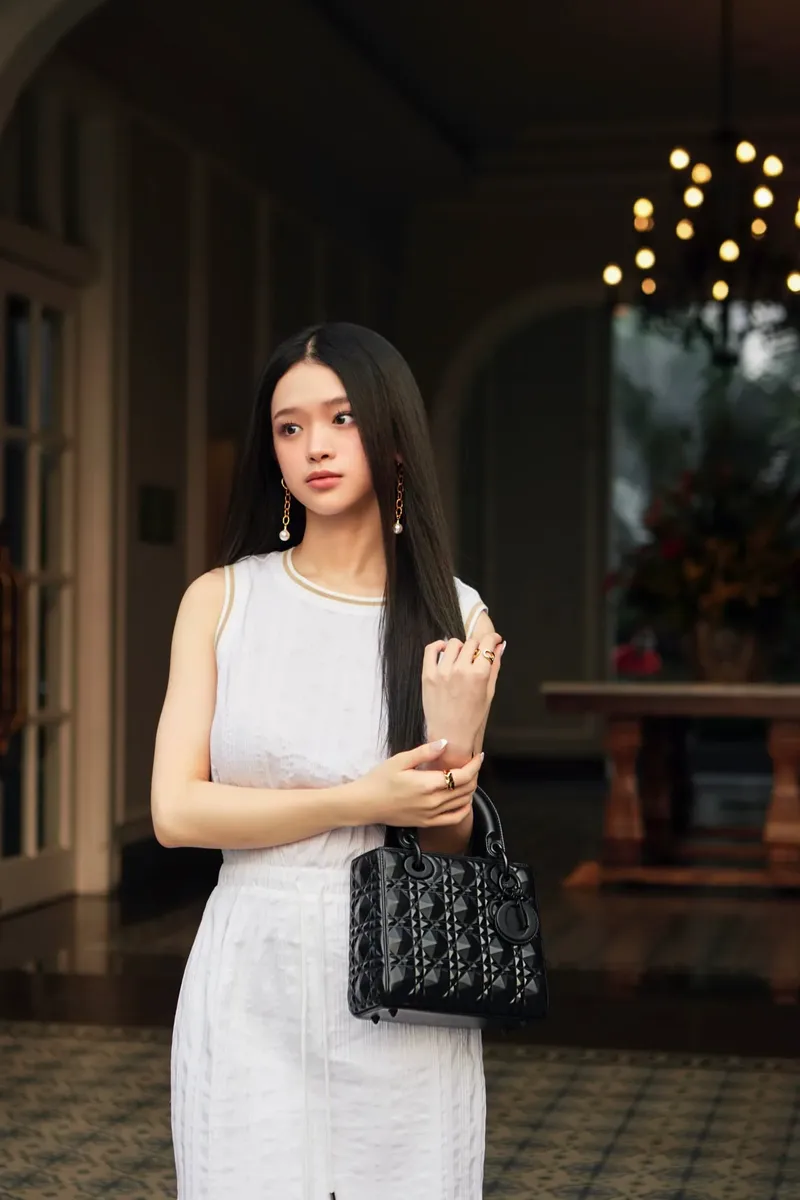 Ảnh nền máy tính 4K gái xinh với góc nhìn cận cảnh cuốn hút