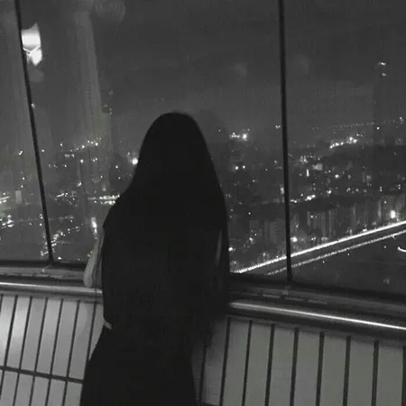 Thêm phần cuốn hút với avatar đen ngầu nữ đơn giản mà ấn tượng Thêm phần cuốn hút với avatar đen ngầu nữ đơn giản mà ấn tượng