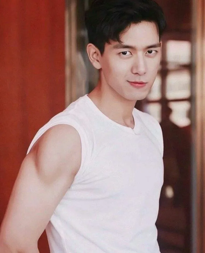 Diễn viên Hàn Thương Ngôn luôn nổi bật với phong cách riêng Diễn viên Hàn Thương Ngôn luôn nổi bật với phong cách riêng