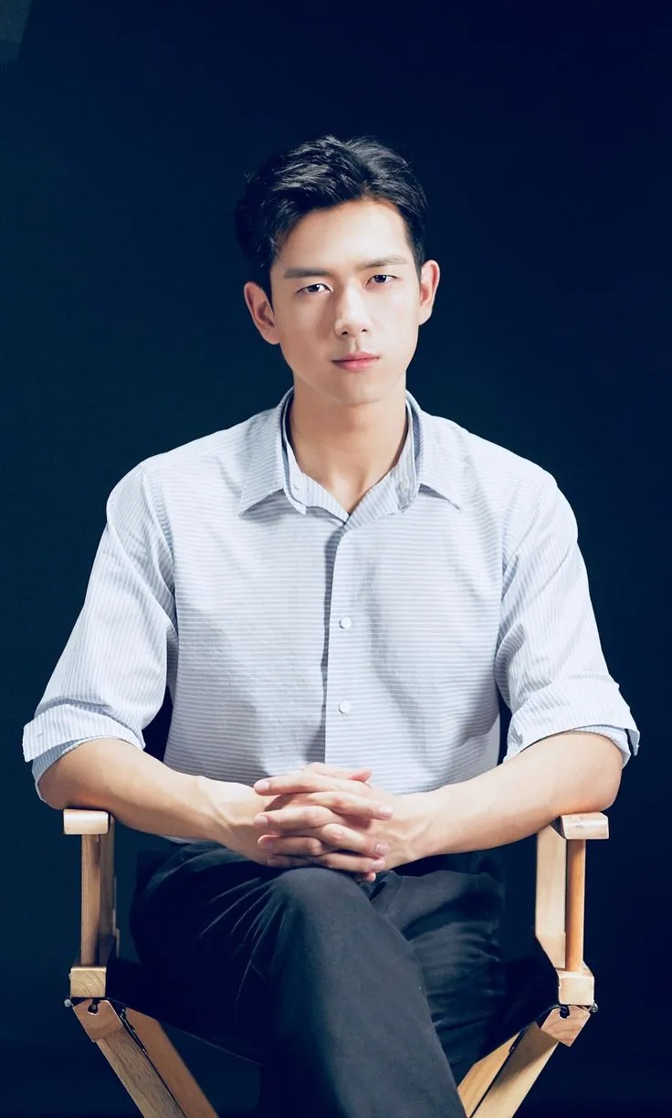 Phong cách thời trang độc đáo của diễn viên Hàn Thương Ngôn Phong cách thời trang độc đáo của diễn viên Hàn Thương Ngôn