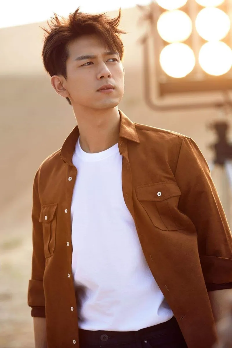 Phong cách đời thường của diễn viên Hàn Thương Ngôn Phong cách đời thường của diễn viên Hàn Thương Ngôn