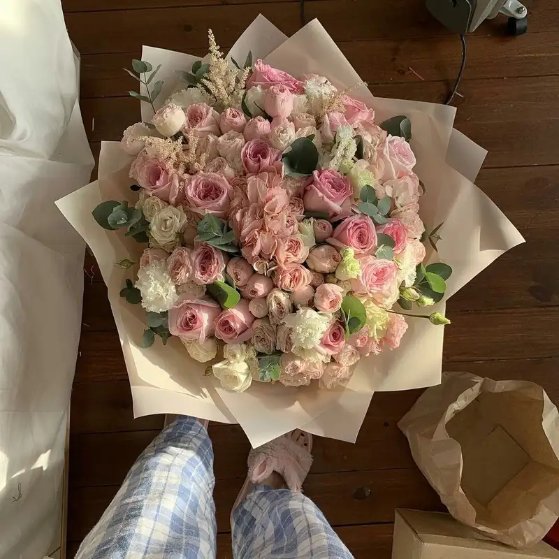Ảnh hoa tặng nhận xe tinh tế mang ý nghĩa chúc mừng đặc biệt Ảnh hoa tặng nhận xe tinh tế mang ý nghĩa chúc mừng đặc biệt