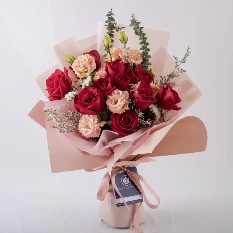 Hoa tặng nhận xe trong ảnh nổi bật với sắc màu tươi sáng Hoa tặng nhận xe trong ảnh nổi bật với sắc màu tươi sáng