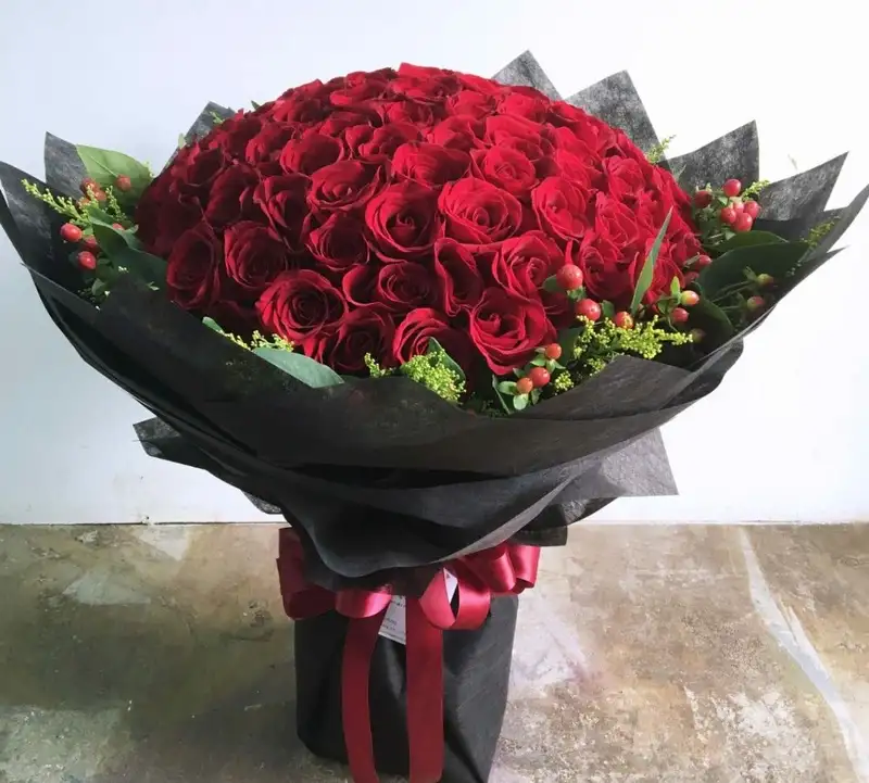 Hình ảnh hoa tặng nhận xe làm bừng sáng không gian Hình ảnh hoa tặng nhận xe làm bừng sáng không gian